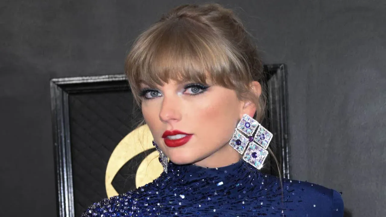 কণ্ঠ ও ছবির ট্রেডমার্কে আবেদন টেইলর সুইফটের