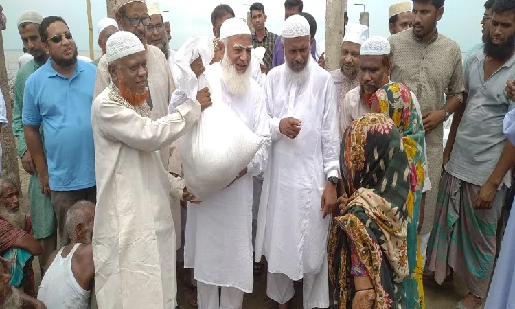 জামালপুরে ত্রাণ কার্যক্রমে ডা: শফিকুর রহমান