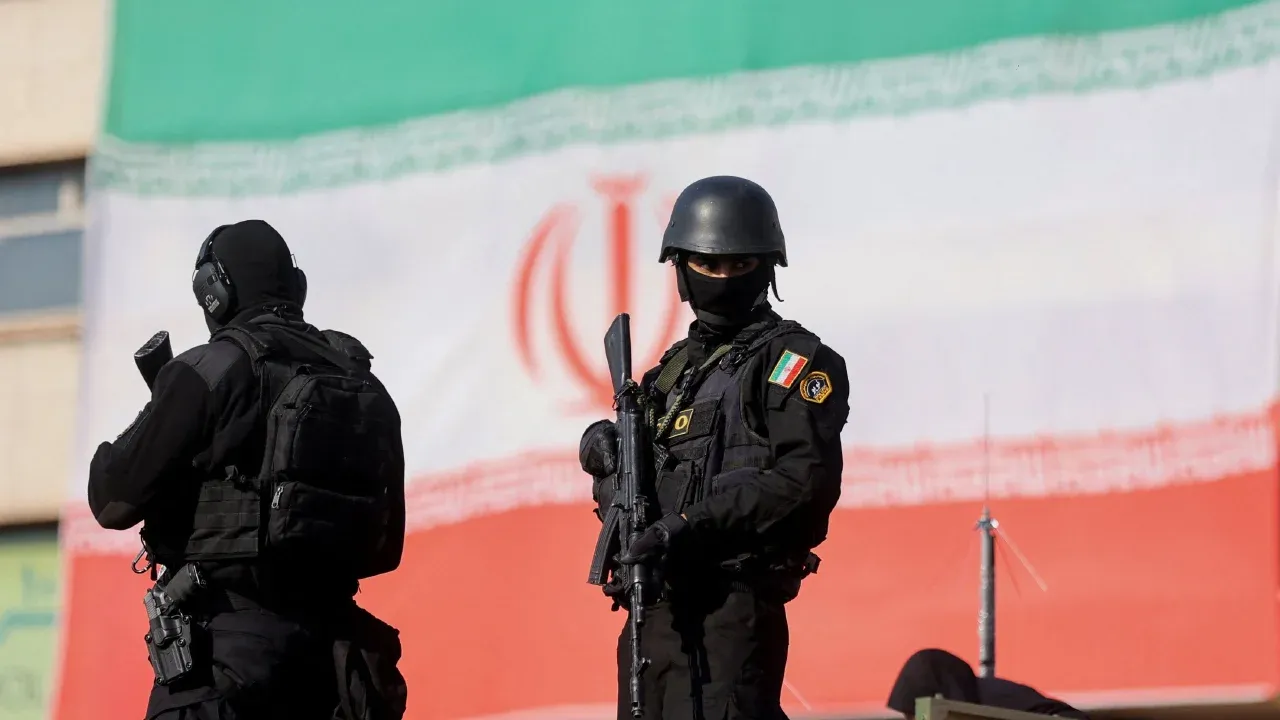 শত্রুদের তথ্য দেওয়ার অভিযোগে ইরানে ৫০০ জন গ্রেপ্তার