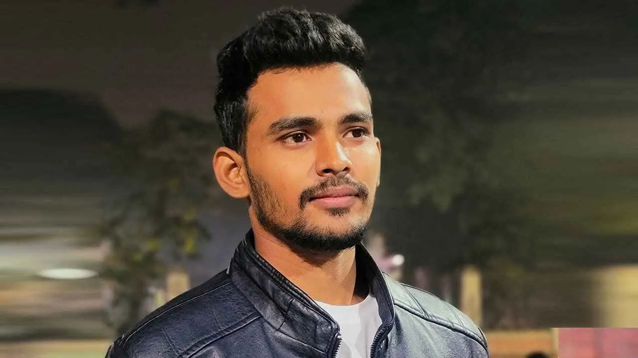 প্রথম মাসের বেতন বন্যার্তদের দেওয়ার ঘোষণা উপদেষ্টা আসিফের