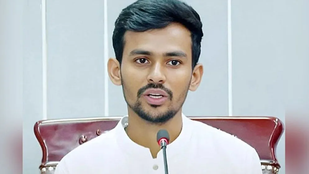 ৪ ঘণ্টা করে ট্রাফিকের দায়িত্বে থাকবেন শিক্ষার্থীরা : উপদেষ্টা আসিফ