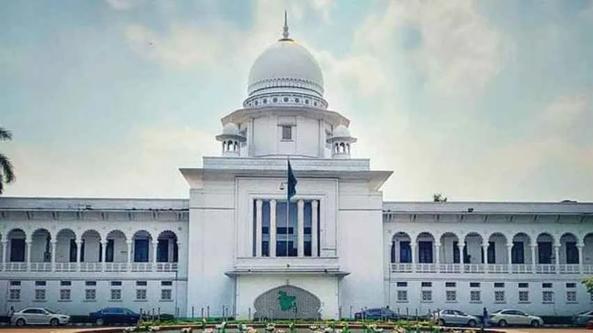 পদত্যাগ করলেন ৫ বিচারপতি