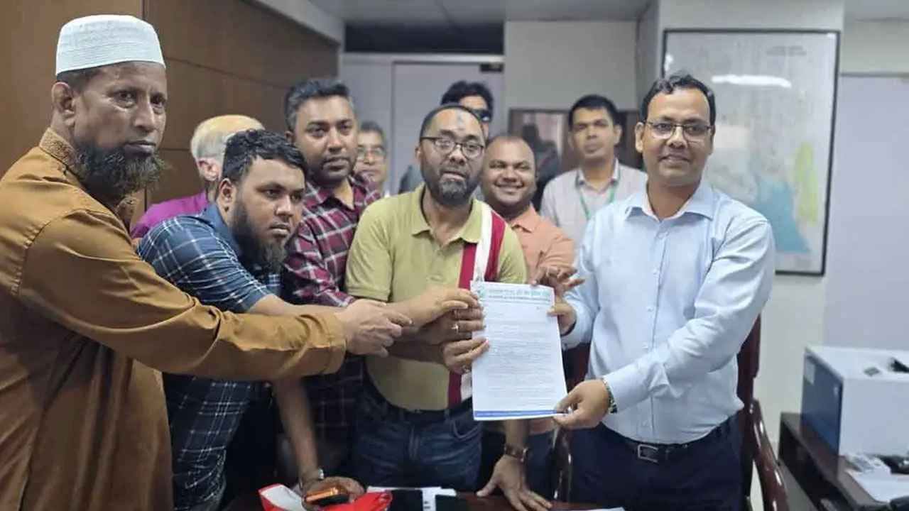 স্লিপার বাস নিয়ে মালিকদের সঙ্গে আলোচনায় বসবে বিআরটিএ