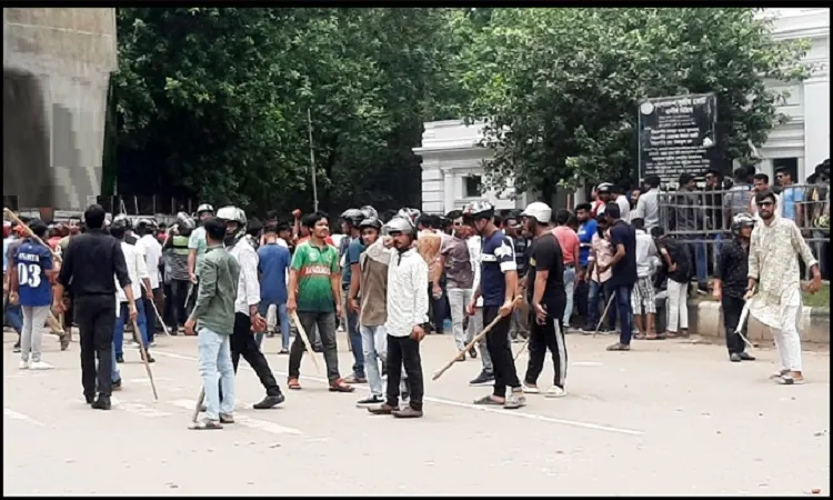 ঢাবিতে ফের ছাত্রদলের মিছিলে ছাত্রলীগের ধাওয়া