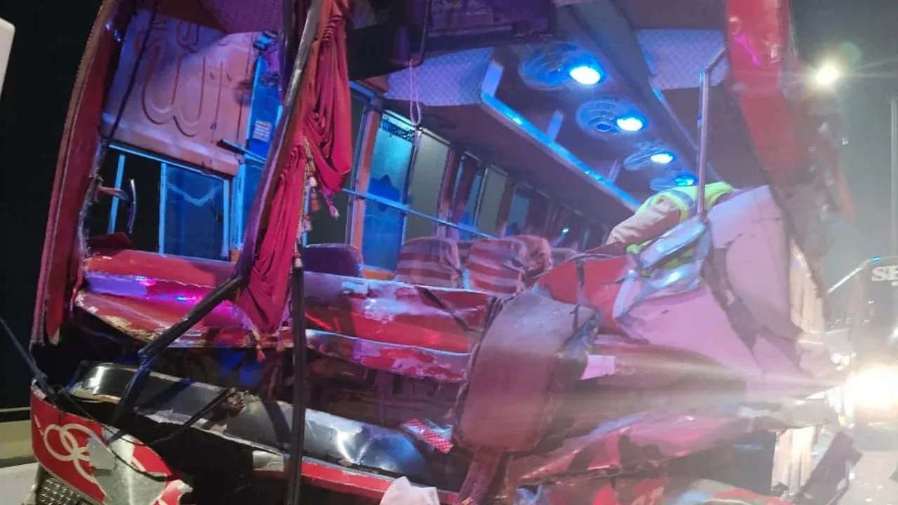 পদ্মা সেতুতে সড়ক দুর্ঘটনায় নিহত ১