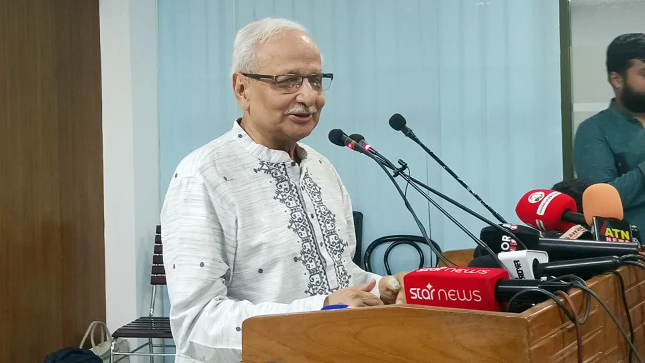 তত্ত্বাবধায়ক সরকার গঠনে সংসদে সংশোধন জরুরি: বদিউল আলম