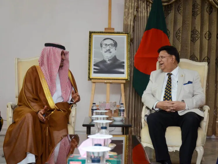 বাংলাদেশ থেকে ২৮ লাখ কর্মী নেবে সৌদি