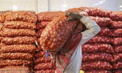 Bangladesh to import 50,000 tonnes of onion from India