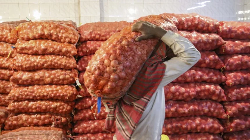 Bangladesh to import 50,000 tonnes of onion from India