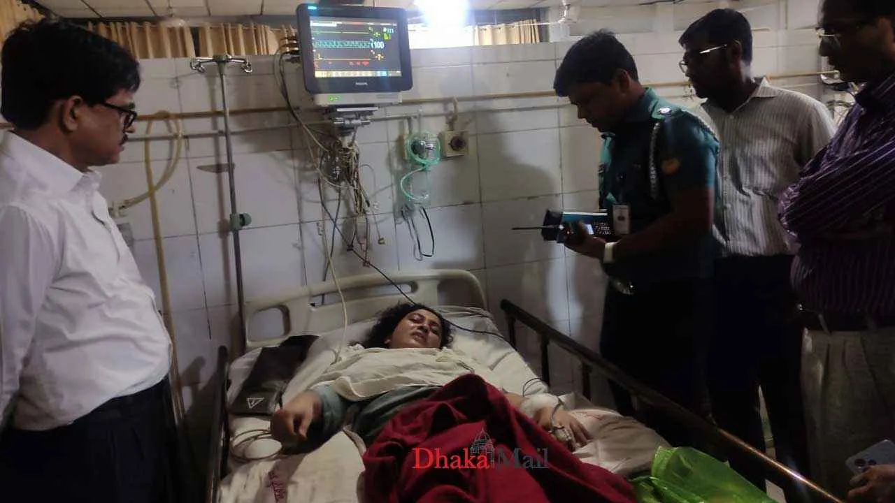 কুপিয়ে ও গুলি করে সোনালী ব্যাংকের টাকা লুট