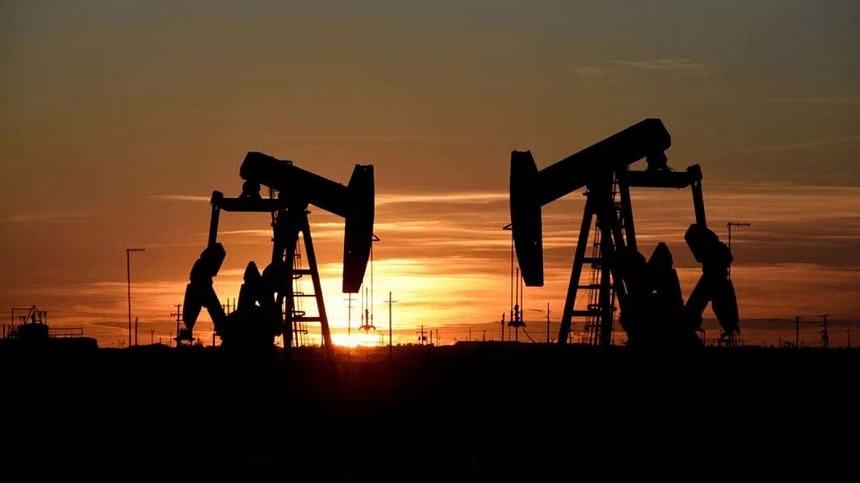 Oil settles 1% higher on tightening supplies, cooling US inflation