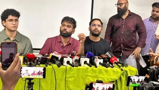 সিইসিকে পদত্যাগ করতে ৪৮ ঘণ্টা সময় দিল ‘ককরোচ’