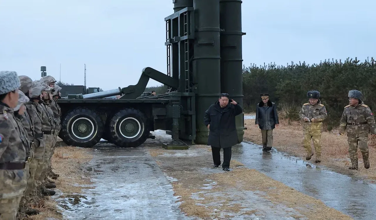 নিজে উপস্থিত থেকে ক্ষেপণাস্ত্র পরীক্ষার তত্ত্বাবধান করলেন কিম