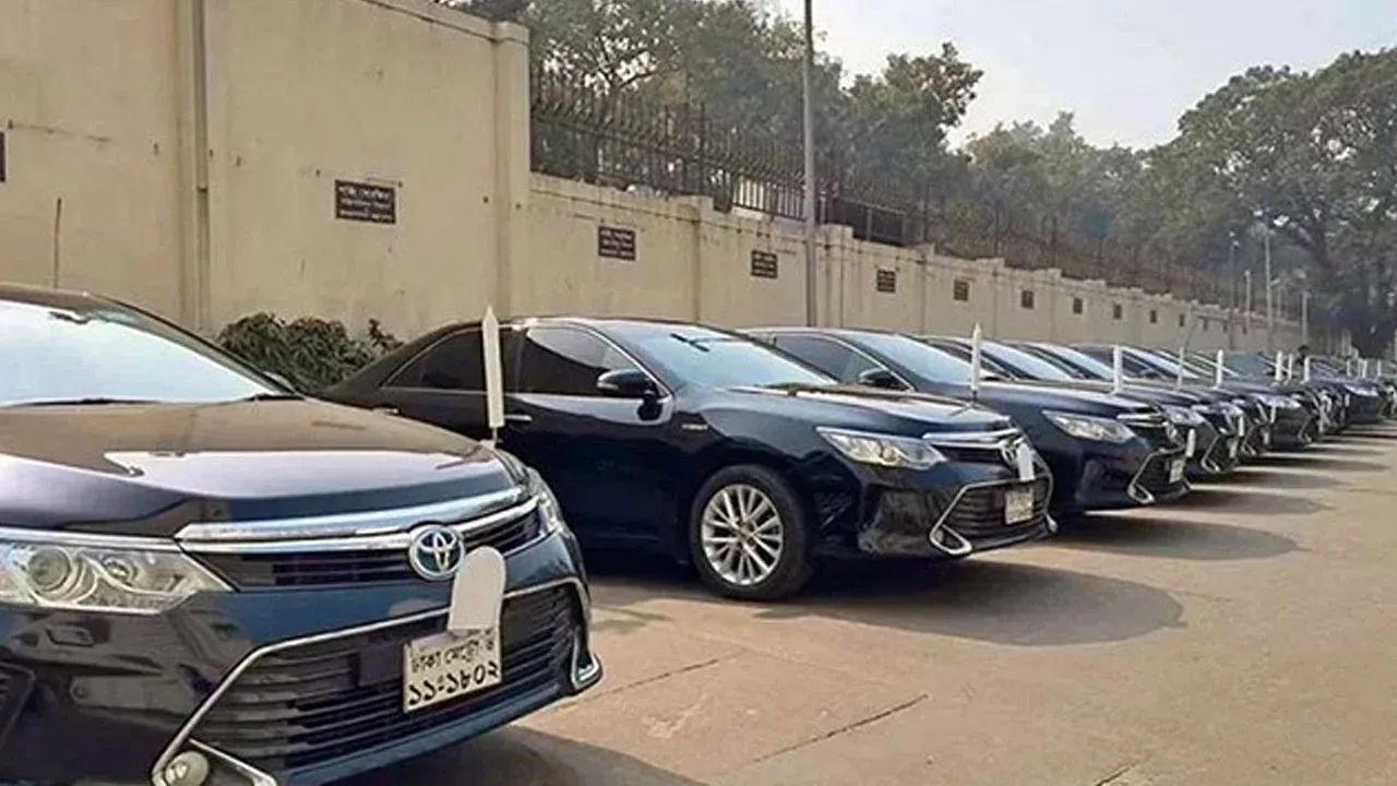 গাড়ি কিনতে সরকারি কর্মকর্তাদের সুদমুক্ত ঋণ আপাতত বন্ধ