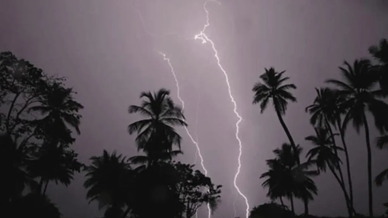 চাঁপাইনবাবগঞ্জে বজ্রপাতে নারীসহ ৫ জনের মৃত্যু