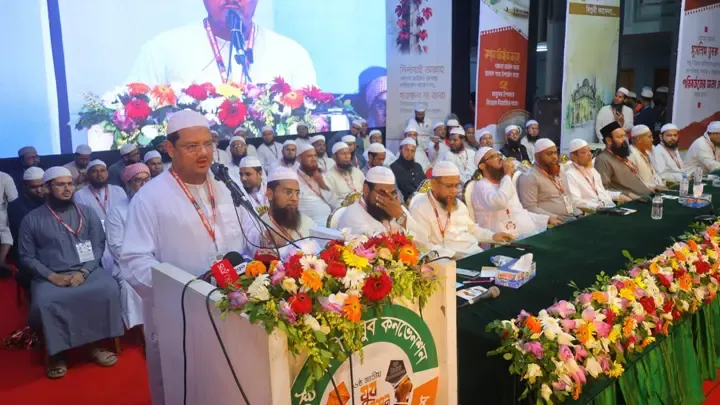 দখলবাজদের বিষদাঁত উপড়ে ফেলতে হবে: চরমোনাই পীর