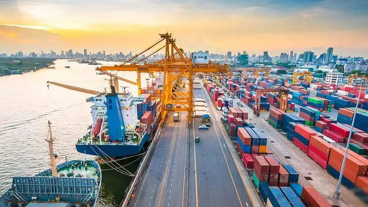 চট্টগ্রাম বন্দরে ভিড়ছে জ্বালানিবাহী আরো দুই জাহাজ