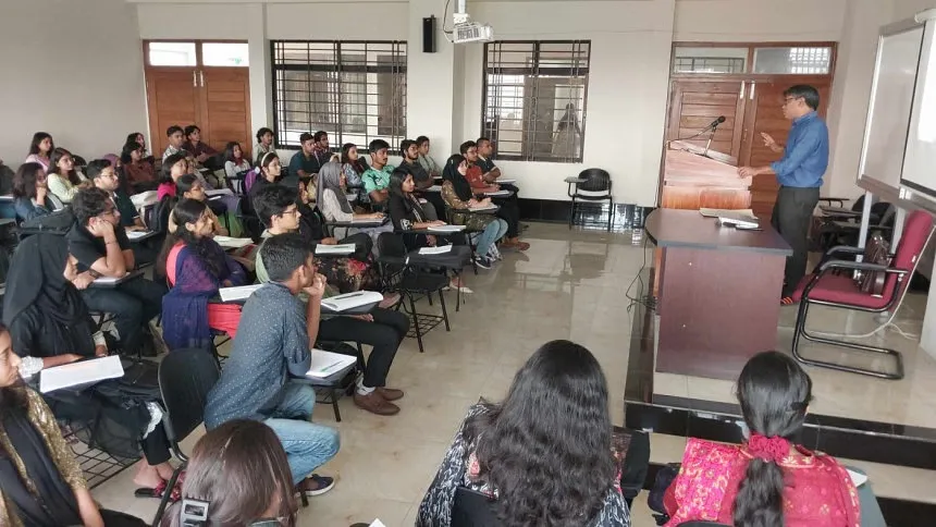 Classes resume in DU after over 3 months
