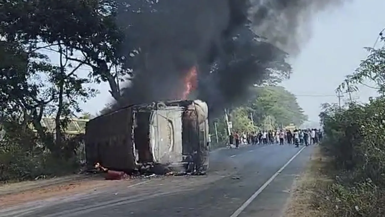 4 killed in bus fire after losing control