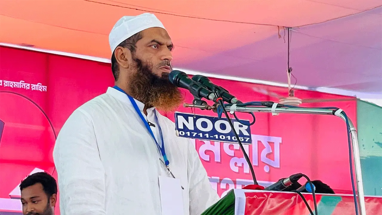 কার্ড দিয়ে জনগণের গণরায় কেনা যাবে না: মামুনুল হক