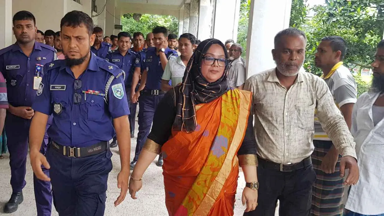 সাংবাদিক নির্যাতন: কুড়িগ্রামের সাবেক ডিসি সুলতানা কারাগারে