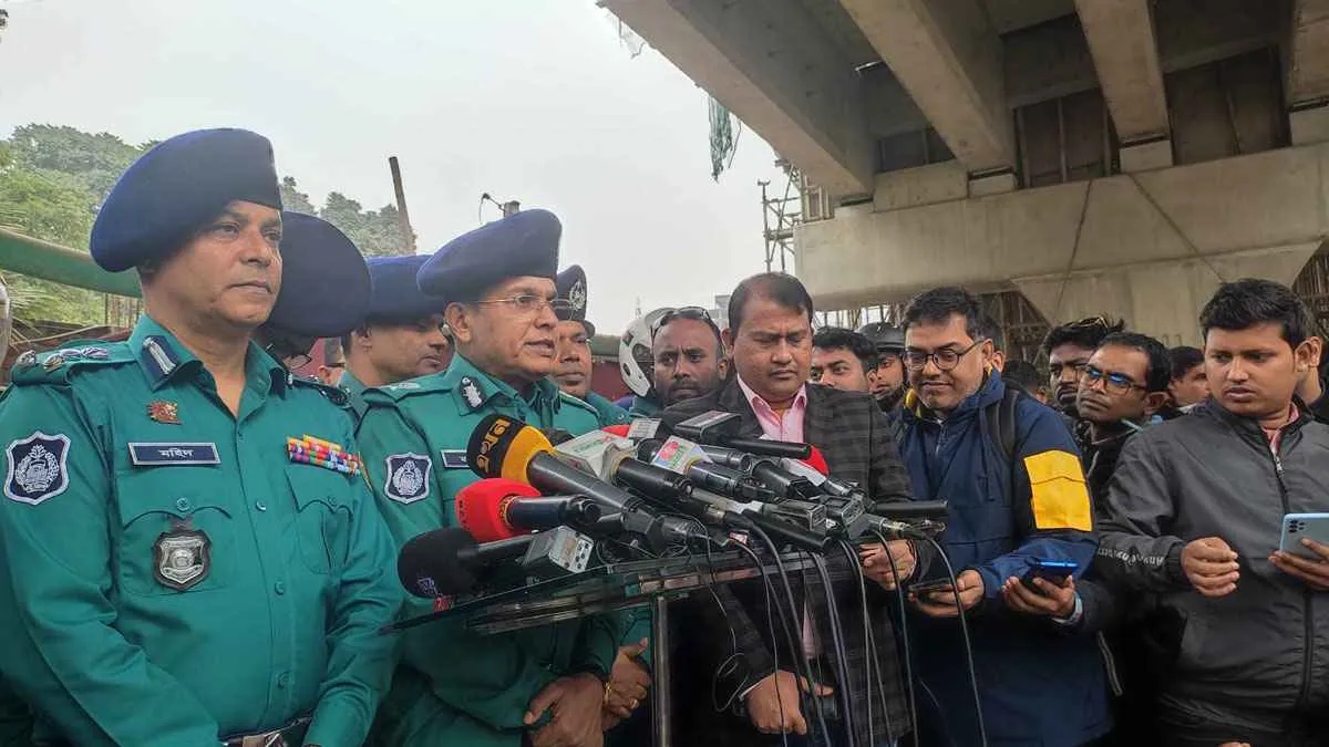 বস্তির আগুন নাশকতা না দুর্ঘটনা তদন্ত সাপেক্ষে জানা যাবে : ডিএমপি কমিশনার