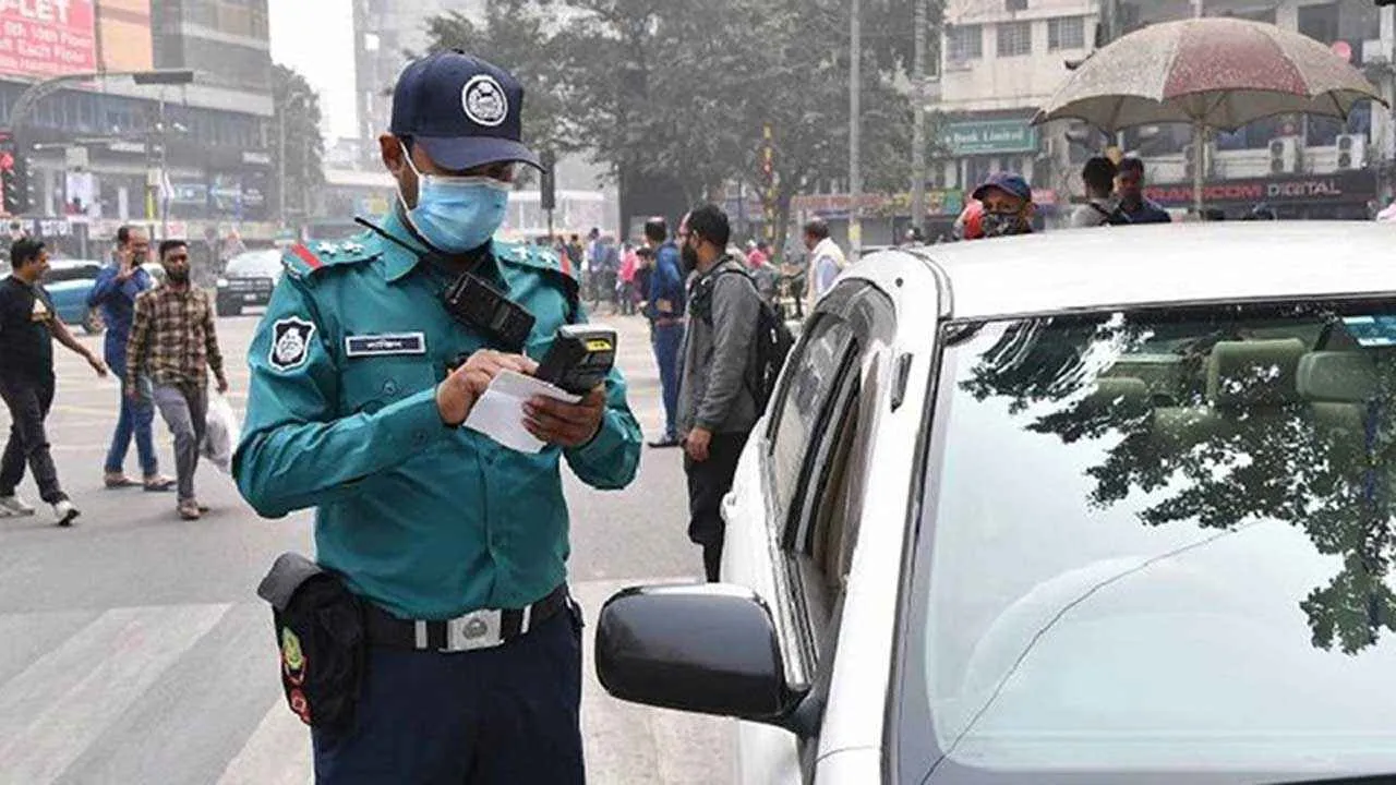 রাজধানীতে ট্রাফিক আইন লঙ্ঘনে একদিনে ১৬৮৪ মামলা