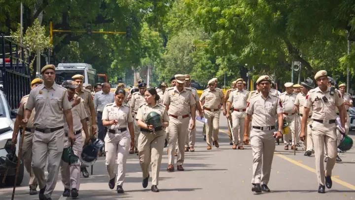 ৪১ হাজার সদস্য মোতায়েন; বন্ধ ইন্টারনেট, বাতিল ২৫৪ ট্রেন