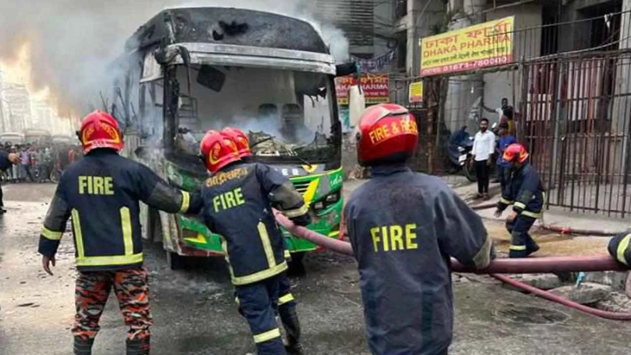 ২৫ দিনে ৩৭৬ অগ্নিসংযোগ, ৩১০ গাড়ি-স্থাপনা ভাঙচুর