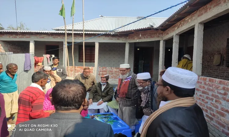 বিরামপুরে রেল দুর্ঘটনা, নিহতদের ৩ পরিবারকে জামায়াতের আর্থিক সহযোগিতা