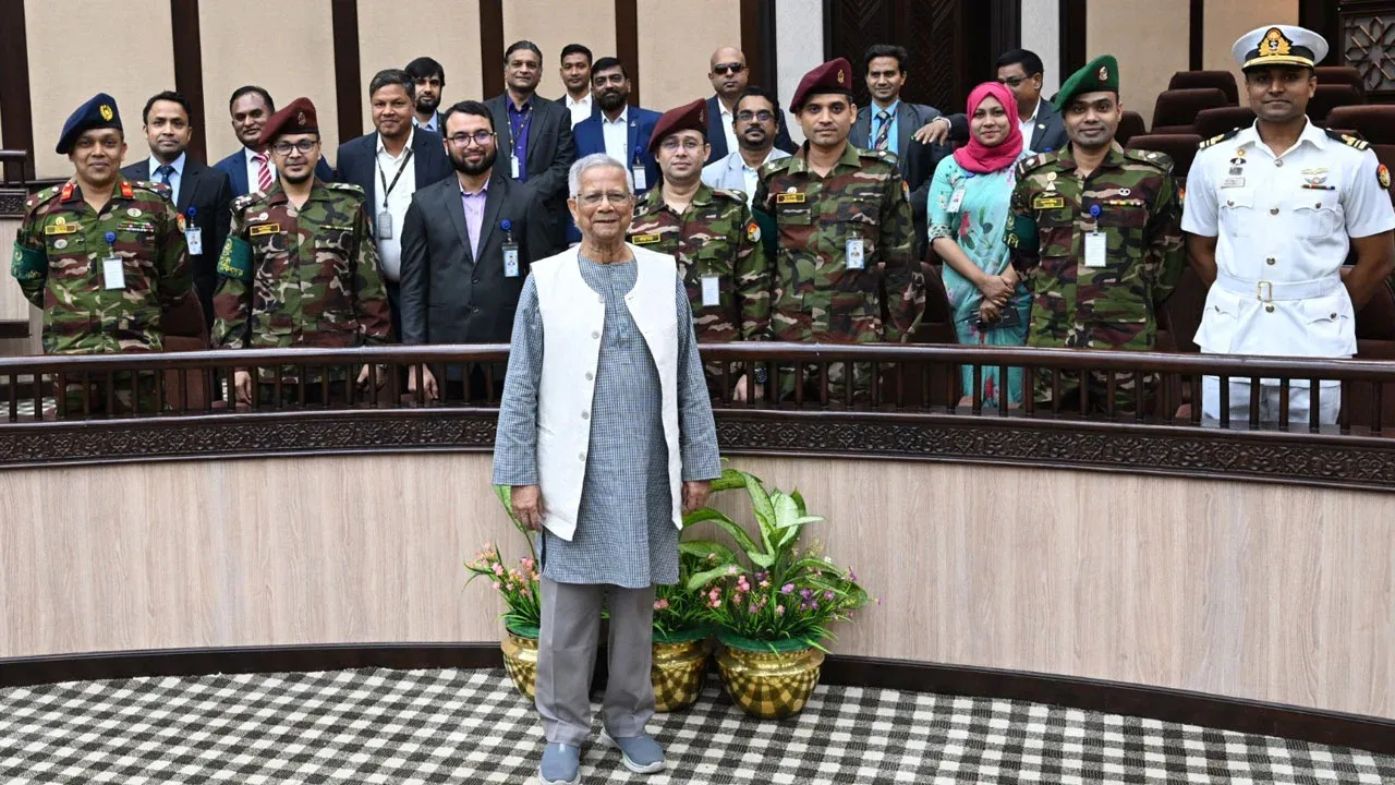 কর্মকর্তা ও কর্মচারীদের উদ্দেশে বিদায়ী ভাষণ দিলেন প্রধান উপদেষ্টা