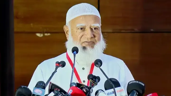 দু-একটি অঘটনের কারণে আলেমদেরকে অপরাধীর কাঠগড়ায় দাঁড় করানো হয়