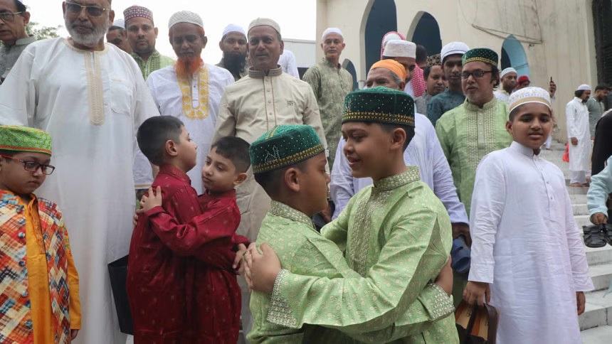 عيد الفطر يحتفل به في جميع أنحاء البلاد