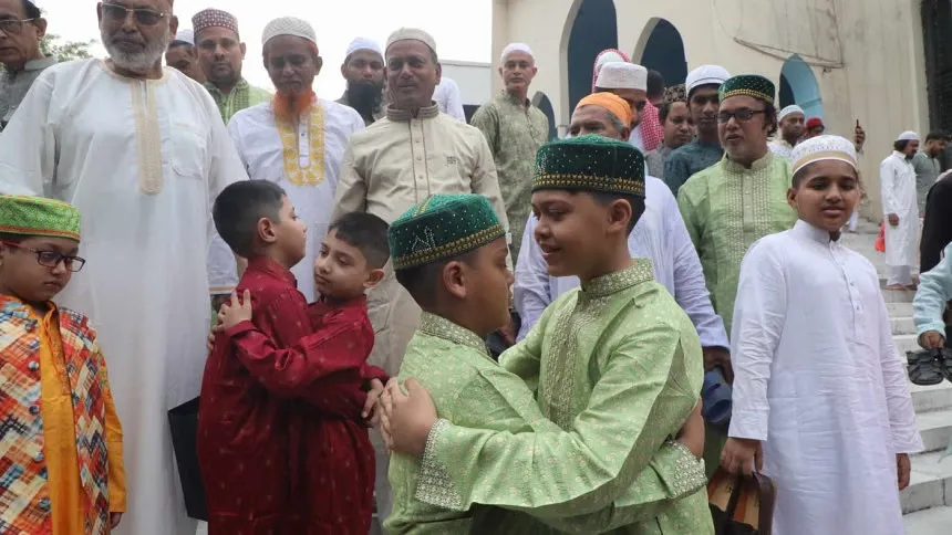 عيد الفطر يحتفل به في جميع أنحاء البلاد