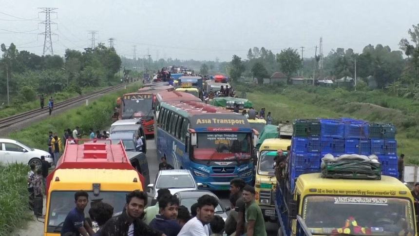 Eid rush: 8km tailback on east of Bangabandhu Bridge