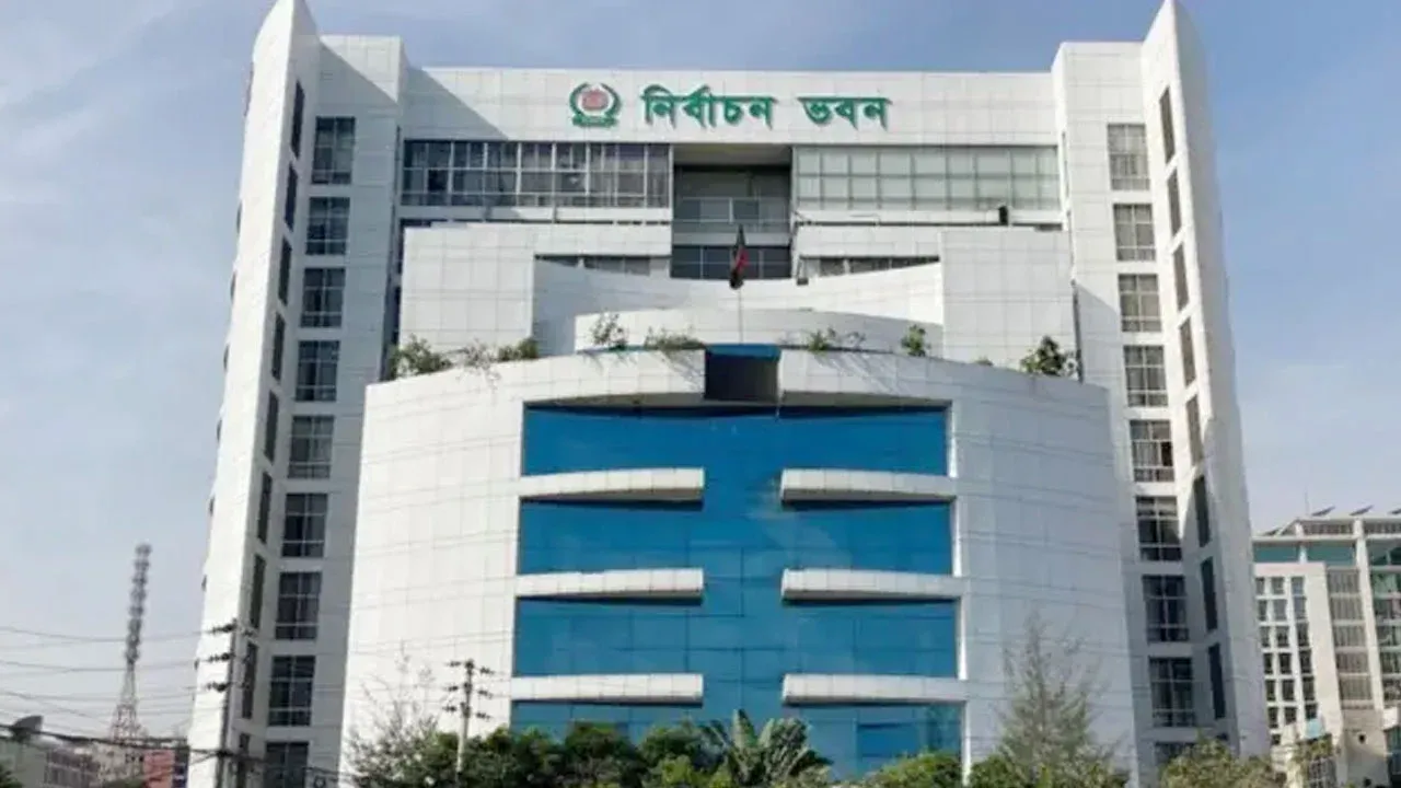 তিন বাহিনীর প্রধানের সঙ্গে বৈঠক করবেন সিইসি