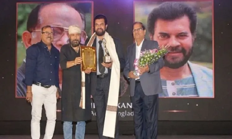 আজীবন সম্মাননা পেলেন কিংবদন্তি নায়ক ইলিয়াস কাঞ্চন