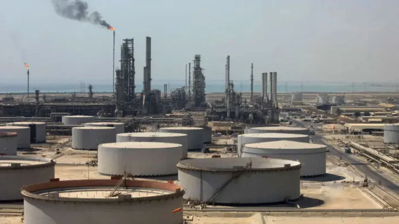 পাঁচ জ্বালানি স্থাপনা খালি করতে  ইরানের নির্দেশ