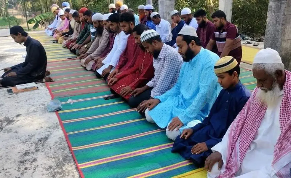 পলাশবাড়ীতে সৌদি ও মধ্যপ্রাচের সঙ্গে মিল রেখে ঈদ উৎযাপন
