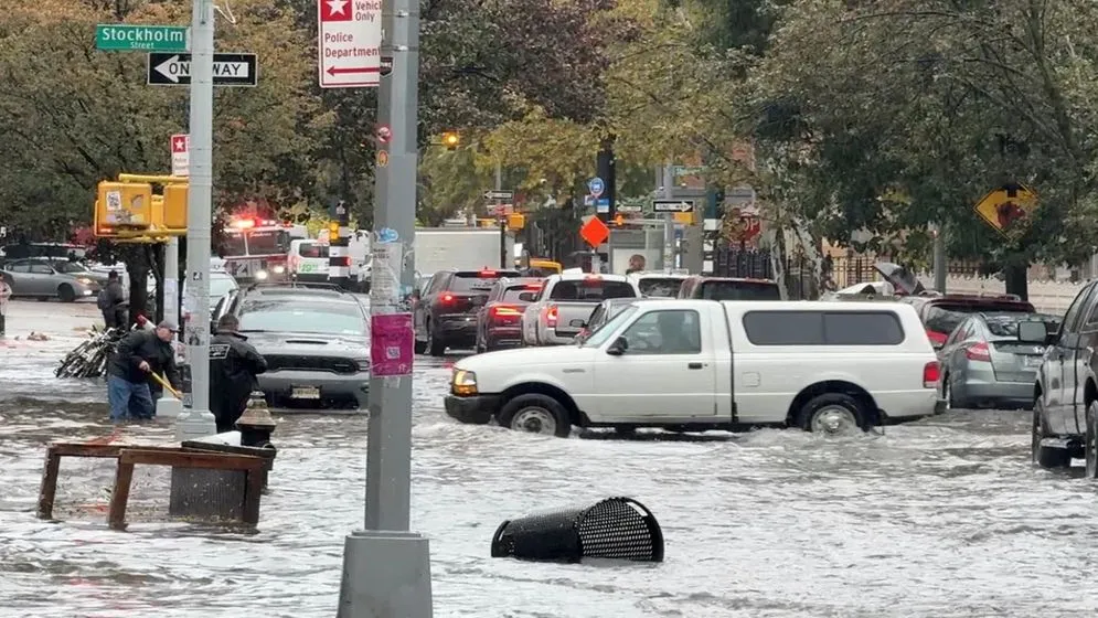 বন্যায় প্লাবিত নিউ ইয়র্ক, ২ জনের মৃত্যু