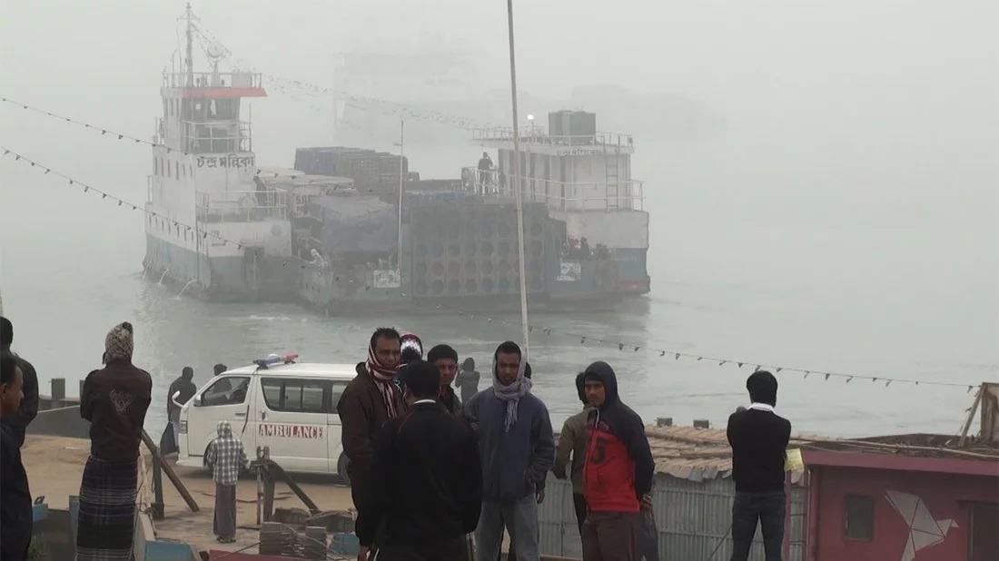 Ferry services on 2 major routes resume after hours of suspension for fog