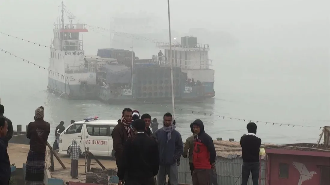 Ferry services on 2 major routes resume after hours of suspension for fog