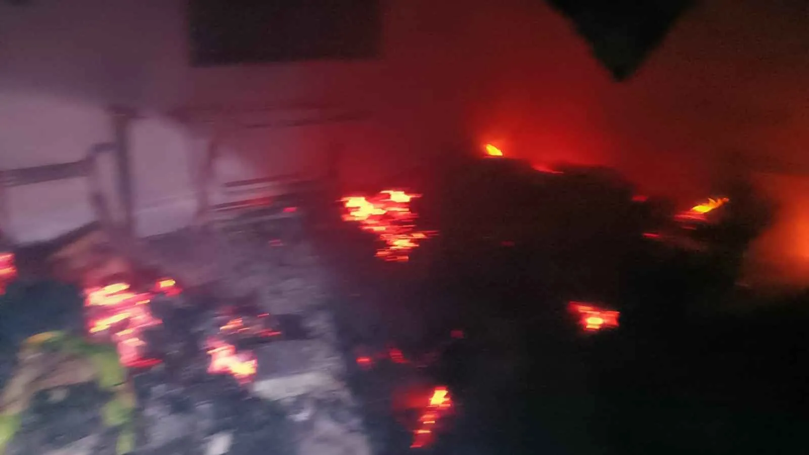 গাজীপুরে পৃথক আগুনে পুড়ল ১২ বসতঘর, গবাদি পশু