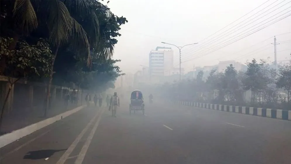 ঢাকায় বৃষ্টির মত ঝরছে কুয়াশা