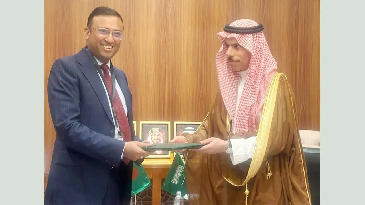 সৌদি পররাষ্ট্রমন্ত্রীর সঙ্গে  হুমায়ুন কবিরের বৈঠক