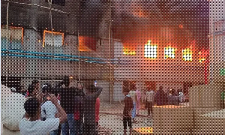 নারায়ণগঞ্জে ফ্রেশ কারখানায় আগুন, নিয়ন্ত্রণে ১৪ ইউনিট