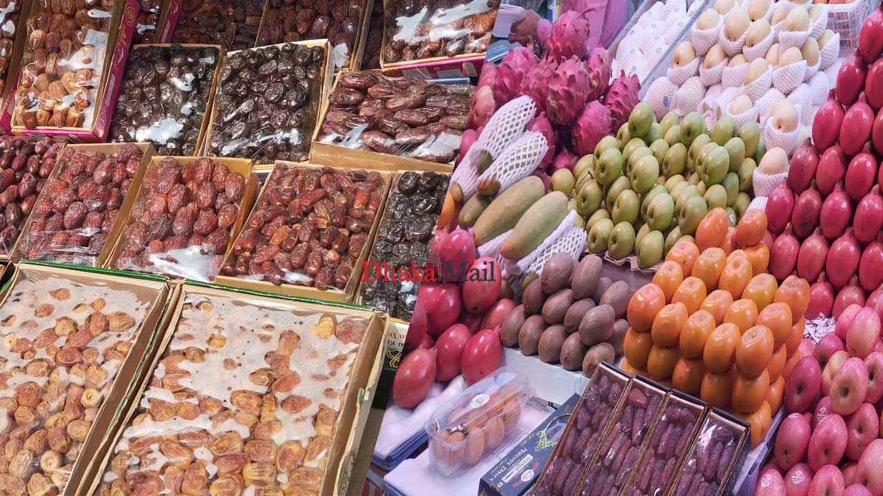 দাম চড়া, তবু চাঙা বাদামতলী ফলের বাজার