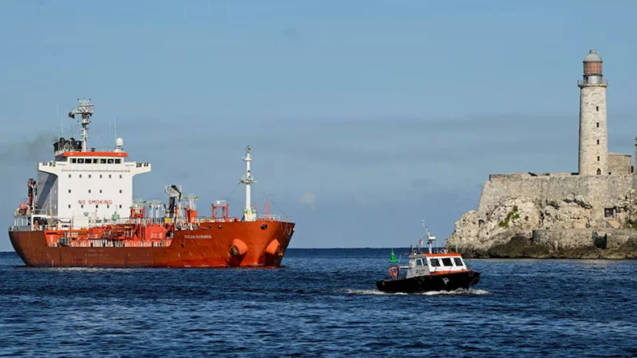 জ্বালানি তেলের দাম ফের ১১০ ডলারের ওপরে