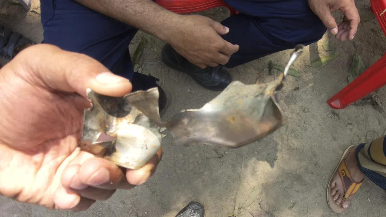 বিস্ফোরণে আহত ছাত্রের বাড়িতে বোম ডিসপজেবল টিম