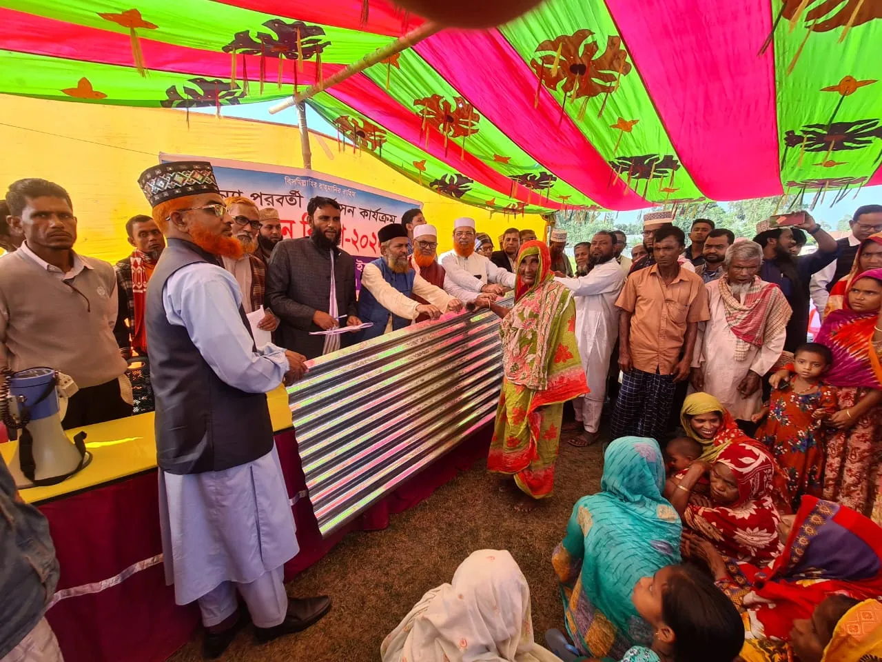 গাইবান্ধা ও রংপুরে জামায়াতে ইসলামীর ঢেউটিন বিতরণ